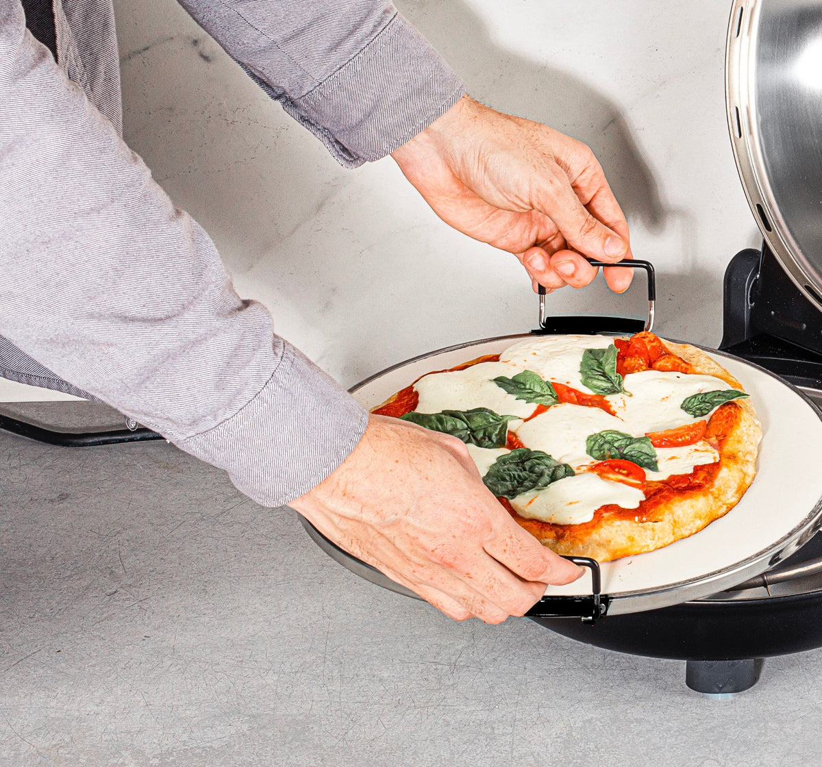 pizza stones & pans