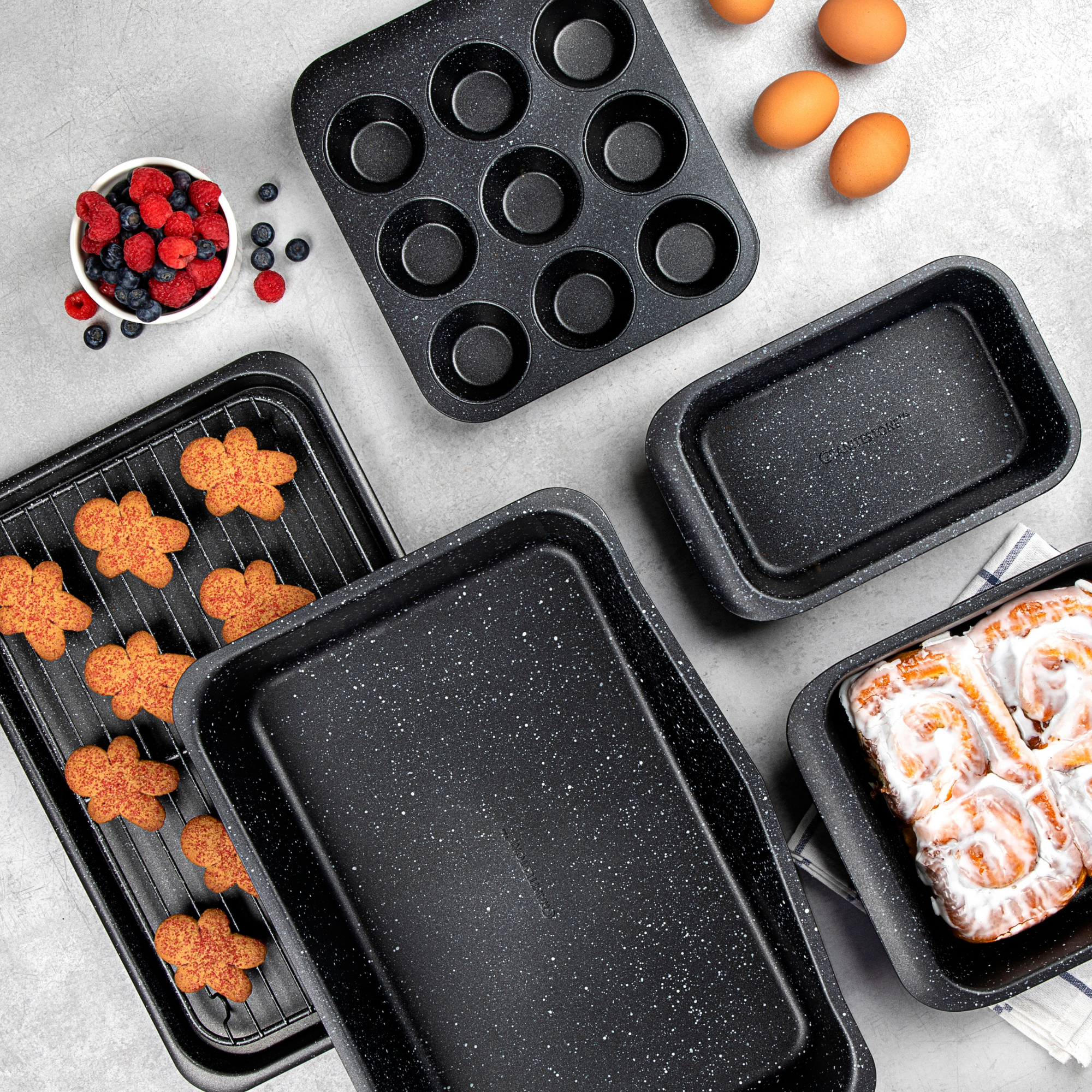 Set of baking deals pans